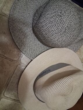 Columbia Beige and Black Wide Brim Sun Hat Duo Also Sun Day Hat